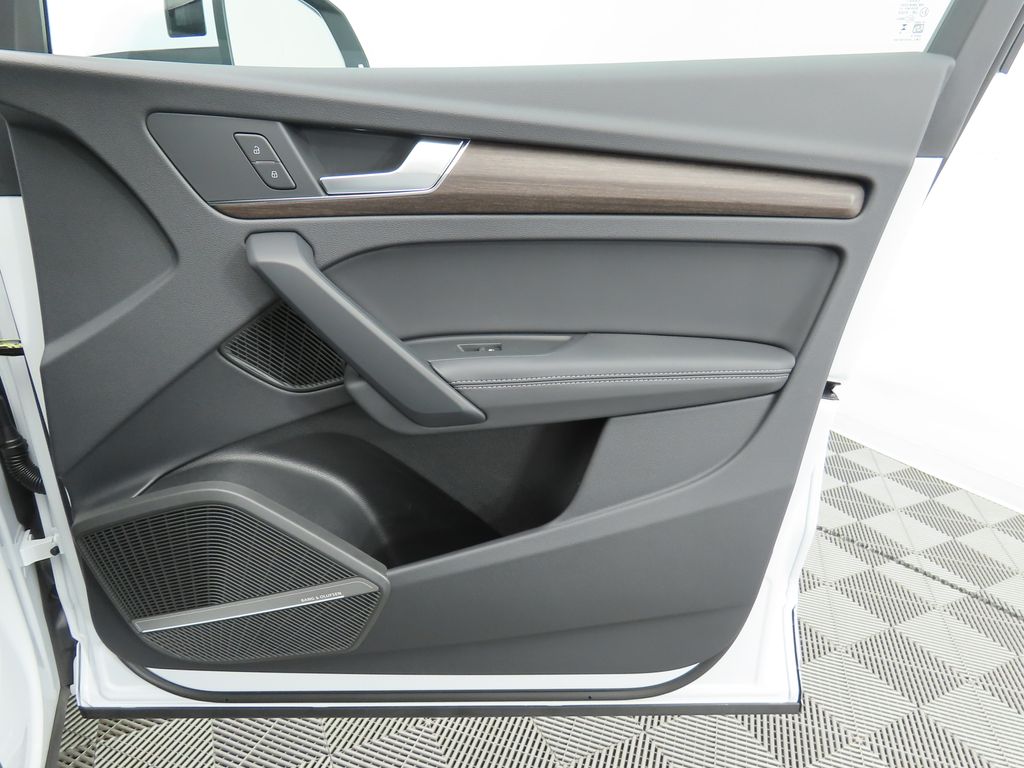 Thumbnail: 2025 Audi Q5 - 25