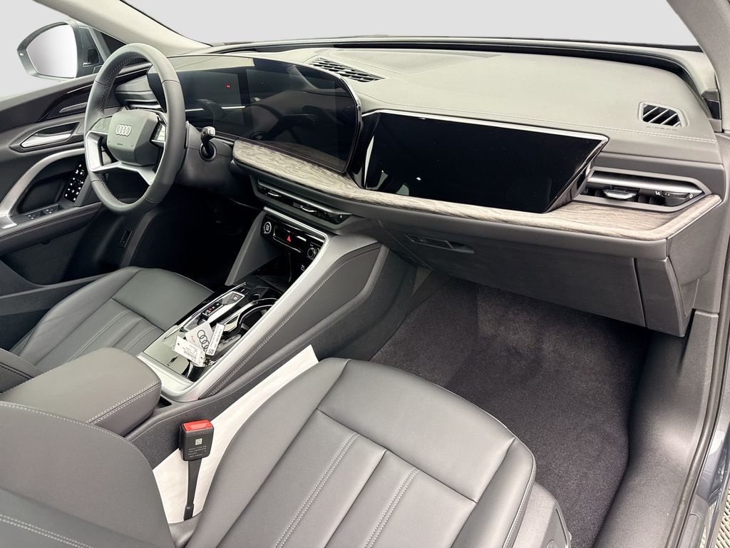 Thumbnail: 2025 Audi Q5 - 16