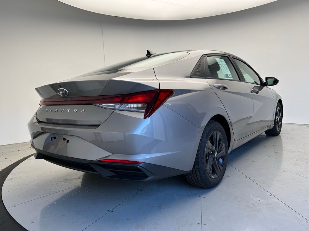 Thumbnail: 2021 Hyundai Elantra - 3