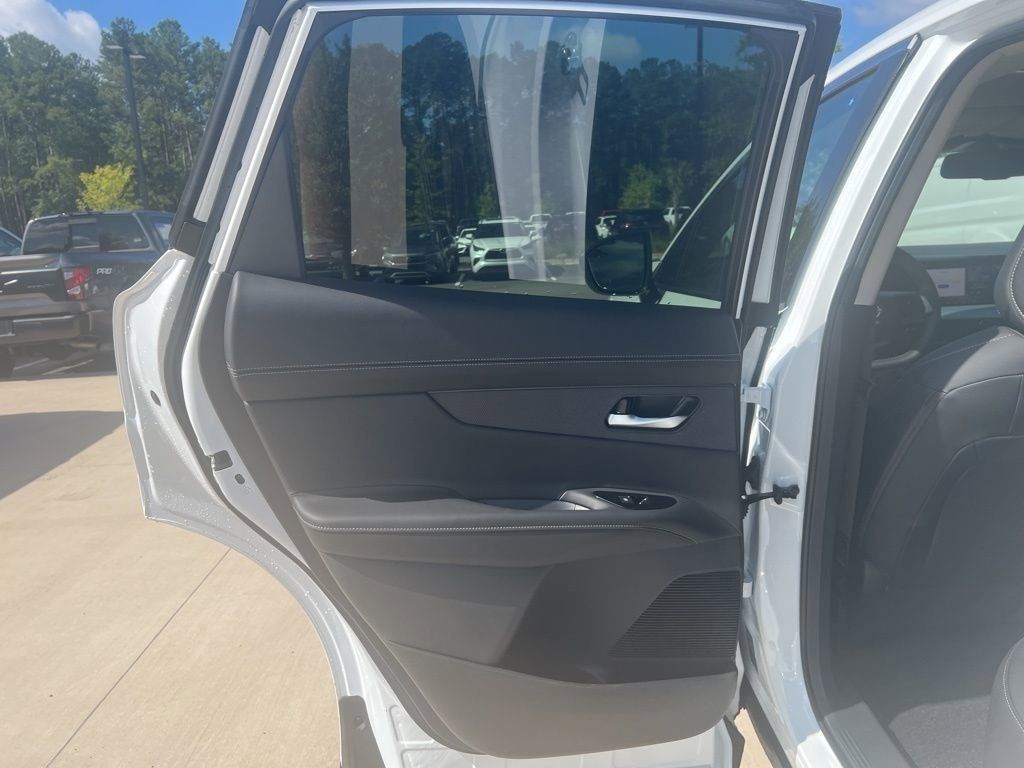 2025 Everest White Pearl Tricoat Nissan Murano SL AWD SUV