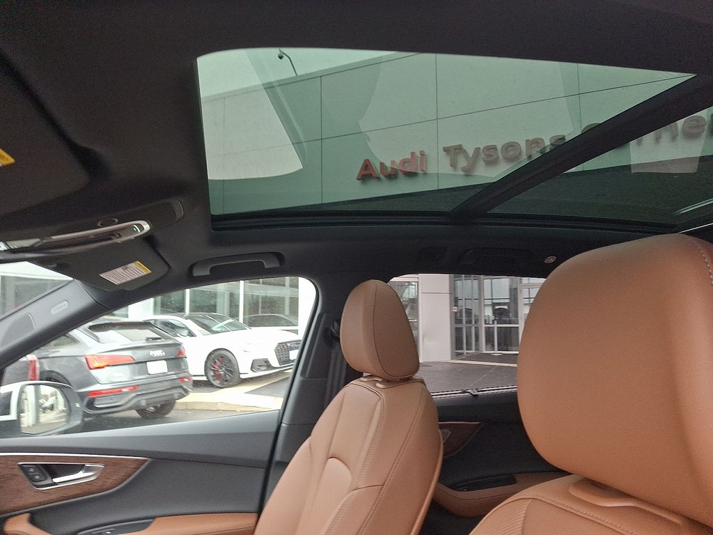 Thumbnail: 2026 Audi Q7 - 11