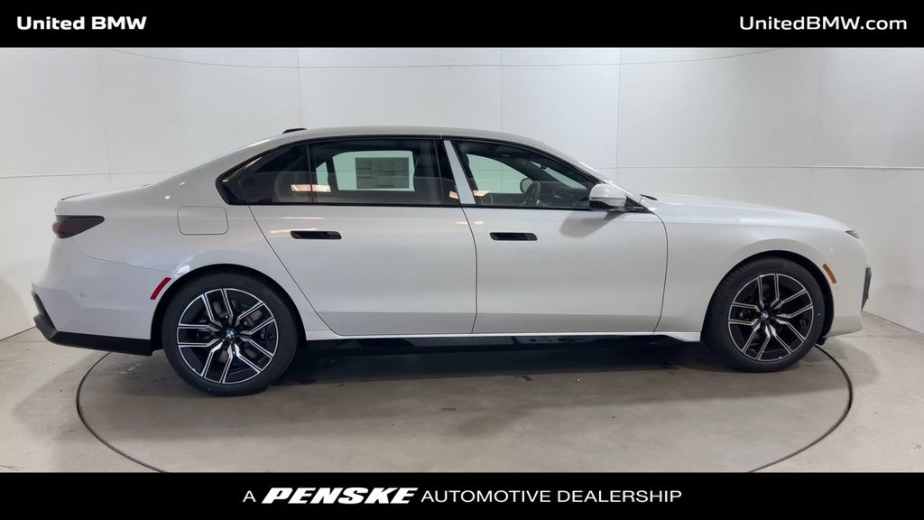 2025 BMW 7 Series 760i xDrive 9