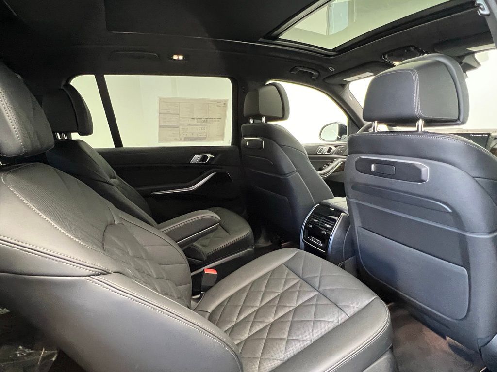 Thumbnail: 2026 BMW X7 - 8