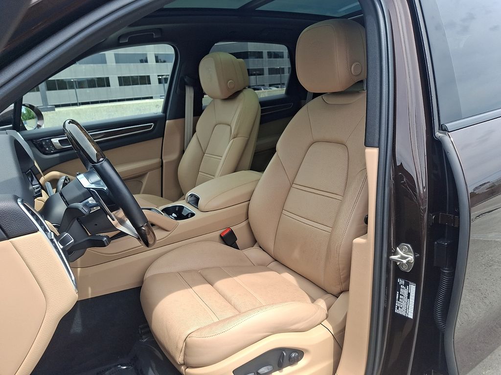 Thumbnail: 2023 Porsche Cayenne - 15