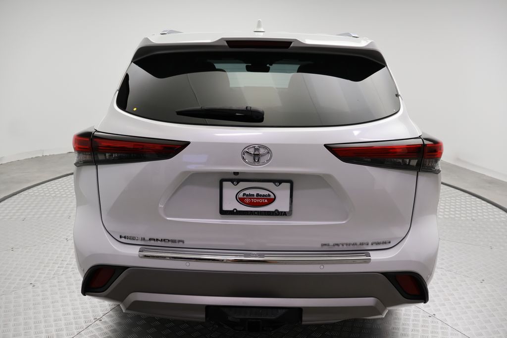Thumbnail: 2023 Toyota Highlander - 10
