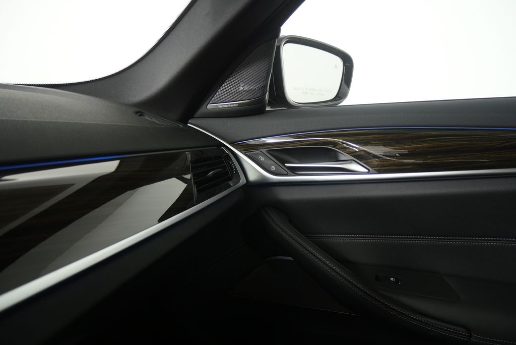 Thumbnail: 2023 BMW 5 Series - 30