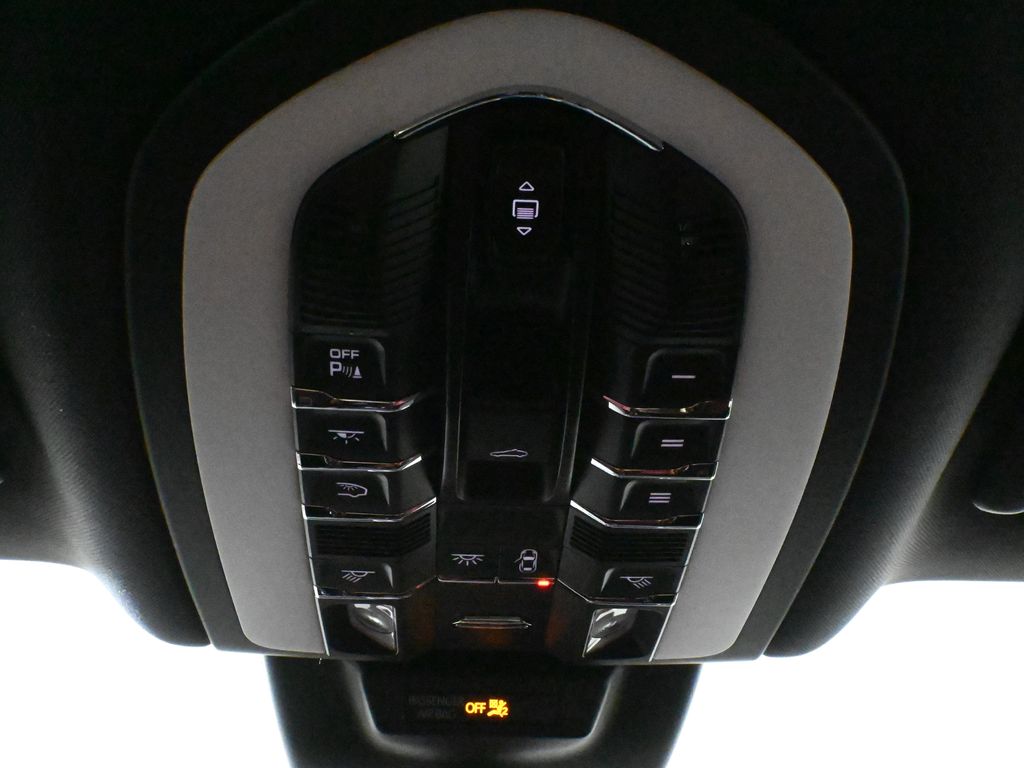 Thumbnail: 2026 Porsche Macan - 21