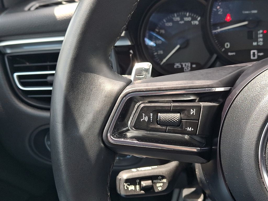Thumbnail: 2023 Porsche Macan - 23