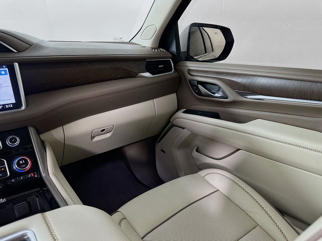 Thumbnail: 2021 GMC Yukon XL - 25