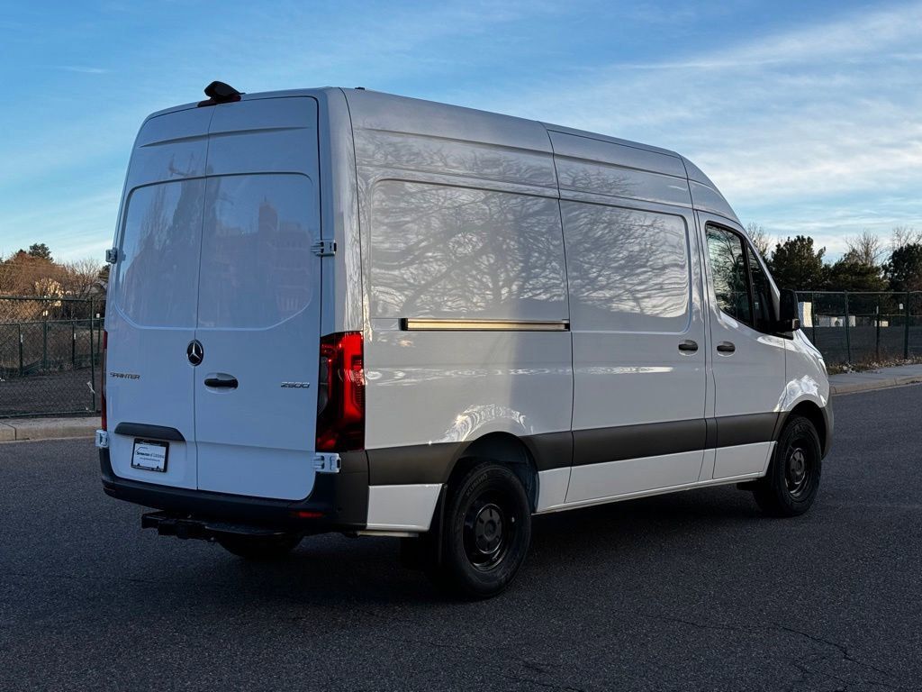 2024 Mercedes-Benz Sprinter 2500 Cargo 144 WB 2