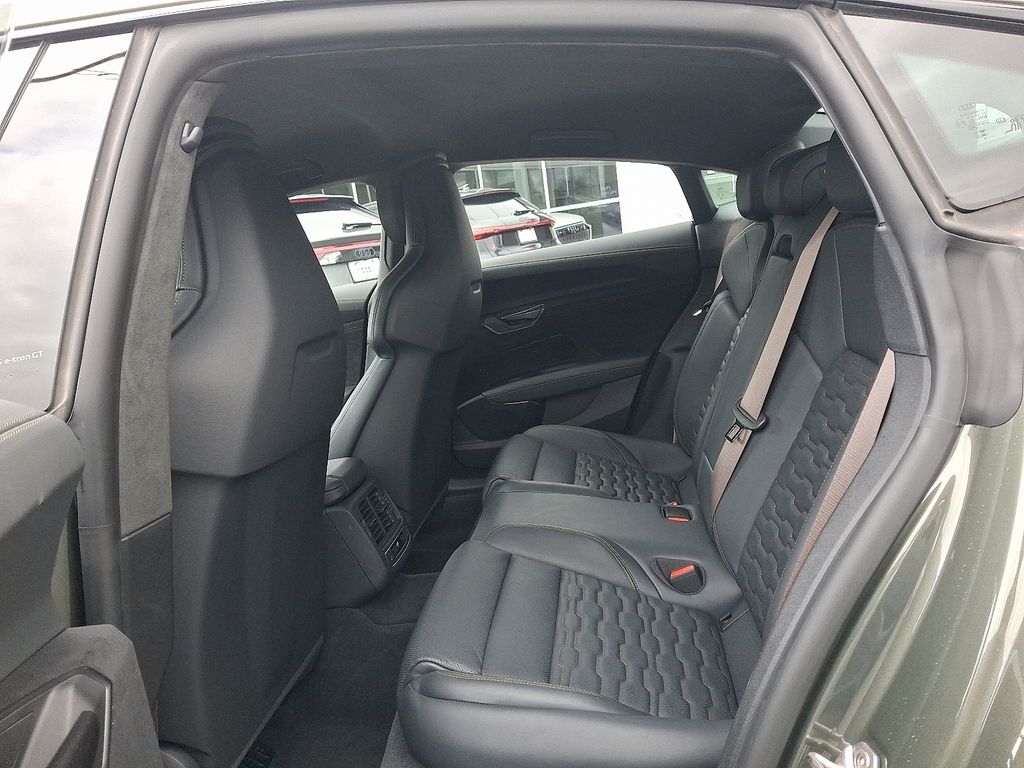 Thumbnail: 2025 Audi RS e-tron GT - 10