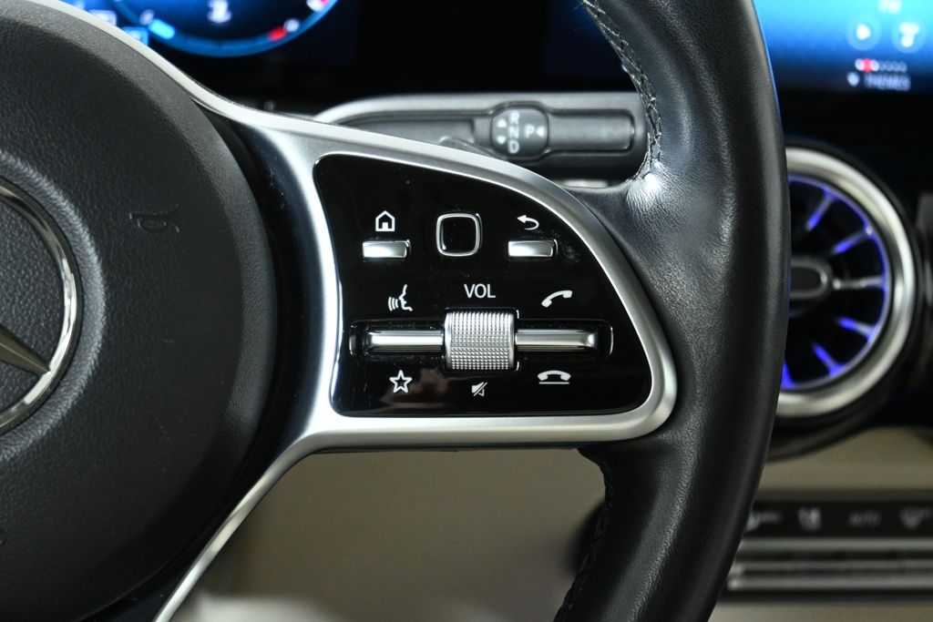 Thumbnail: 2022 Mercedes-Benz GLB - 17