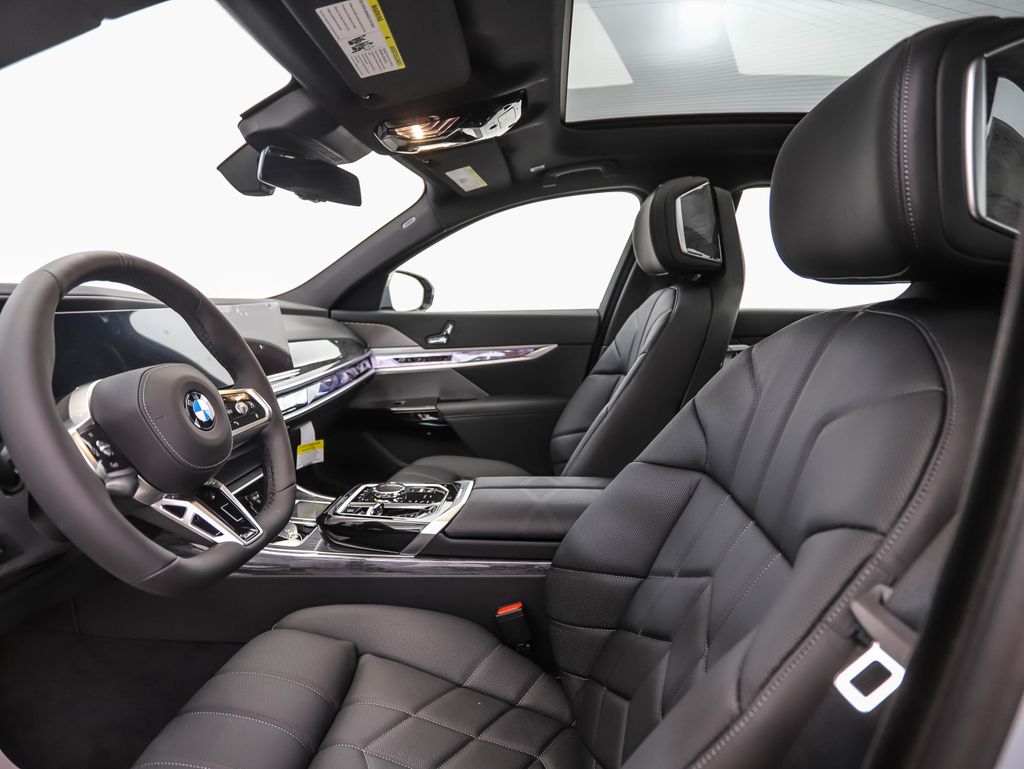 2025 BMW 7 Series 740i xDrive 10