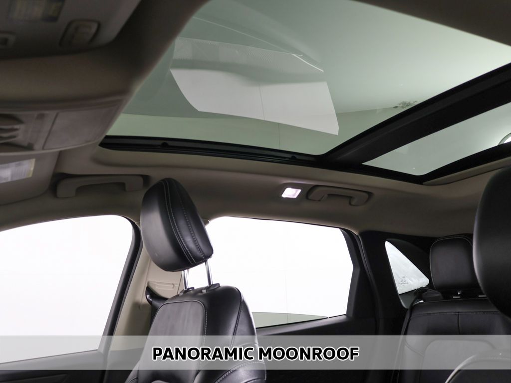Used 2020 Blue Ford Titanium image 4