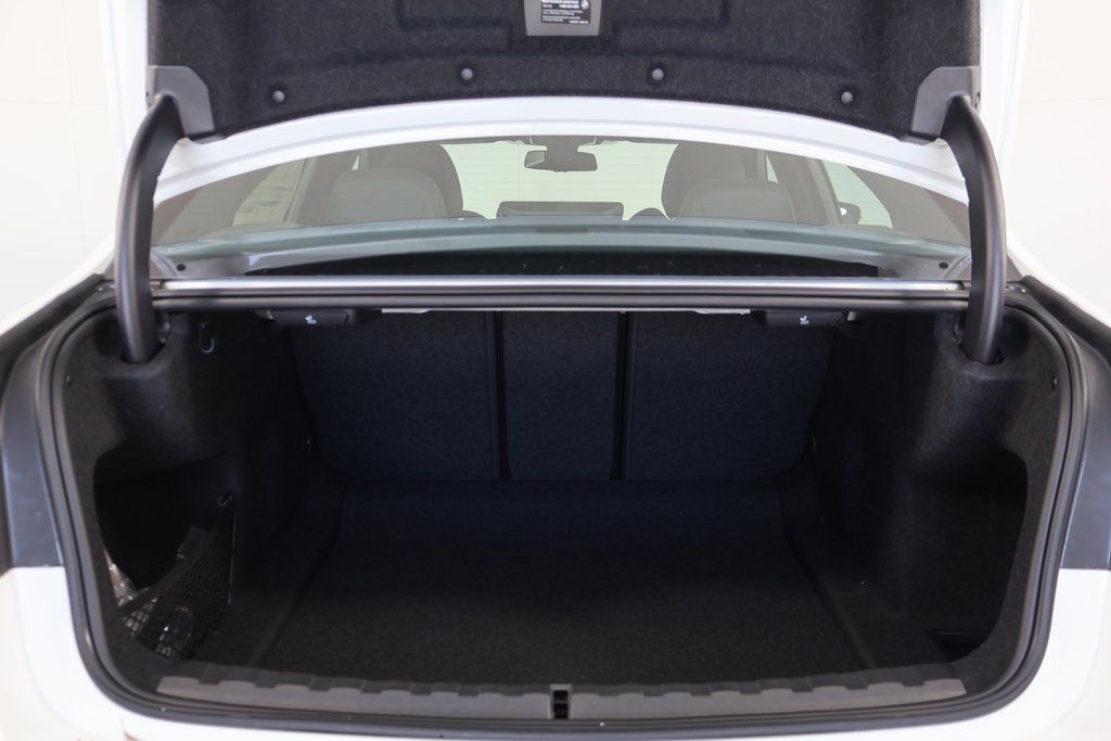 Thumbnail: 2025 BMW 3 Series - 8