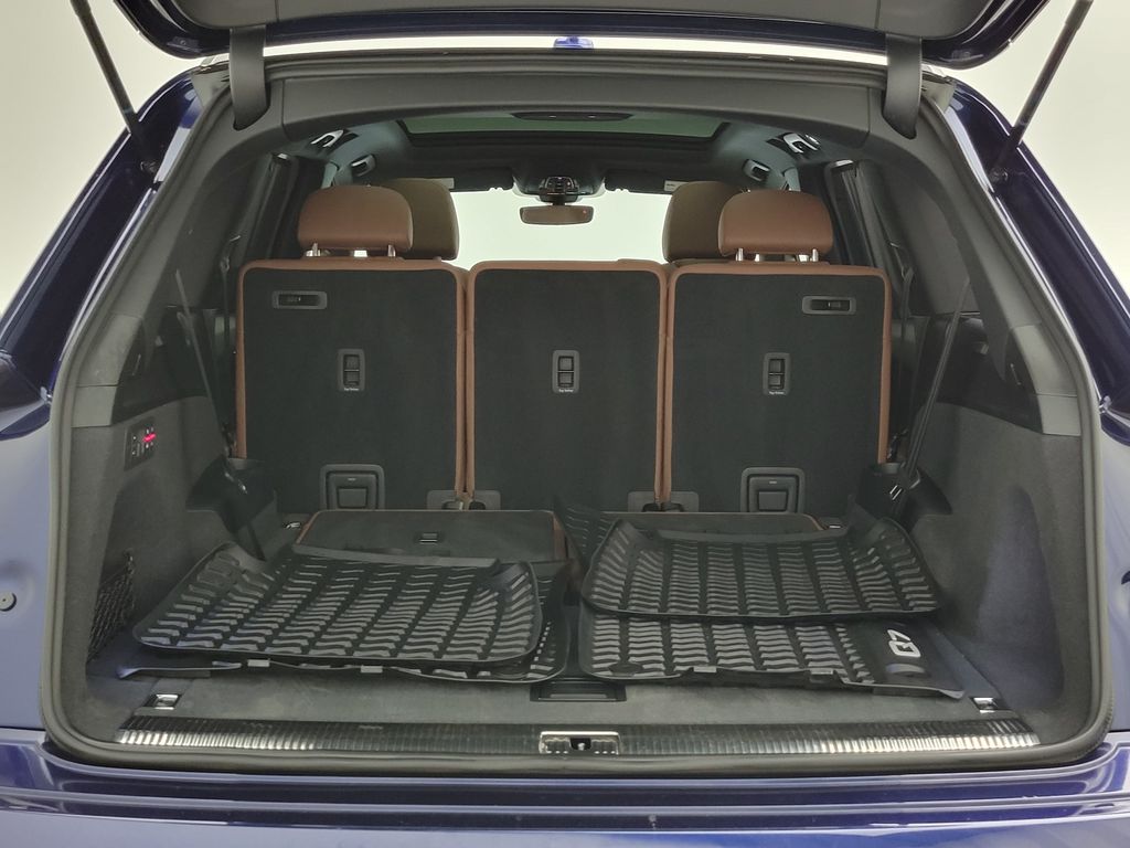 Thumbnail: 2021 Audi Q7 - 10