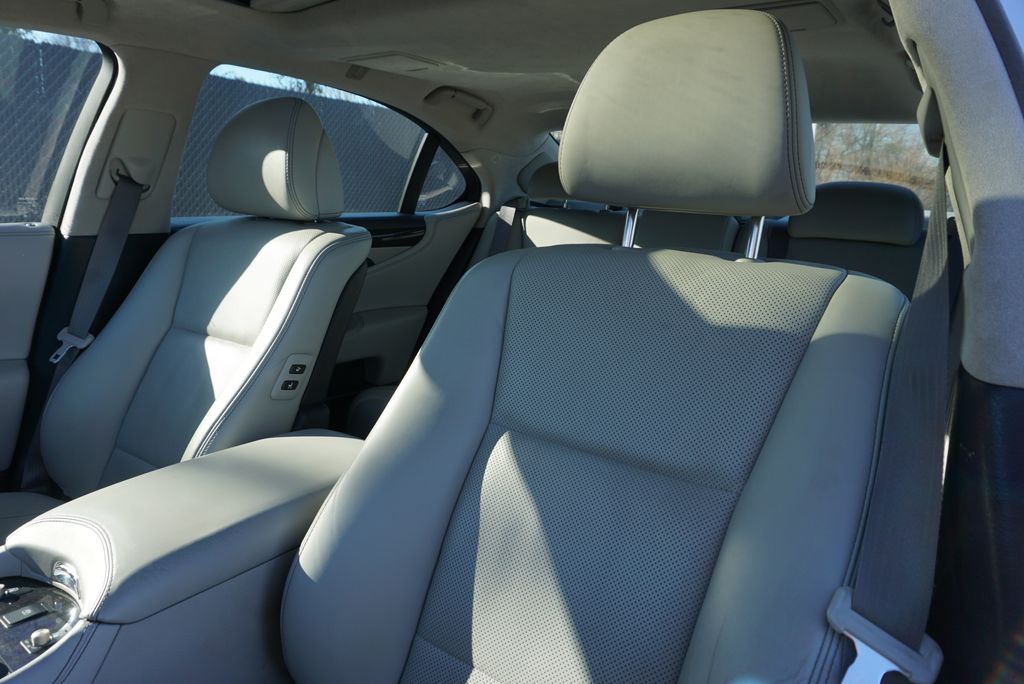 Thumbnail: 2016 Lexus LS - 11