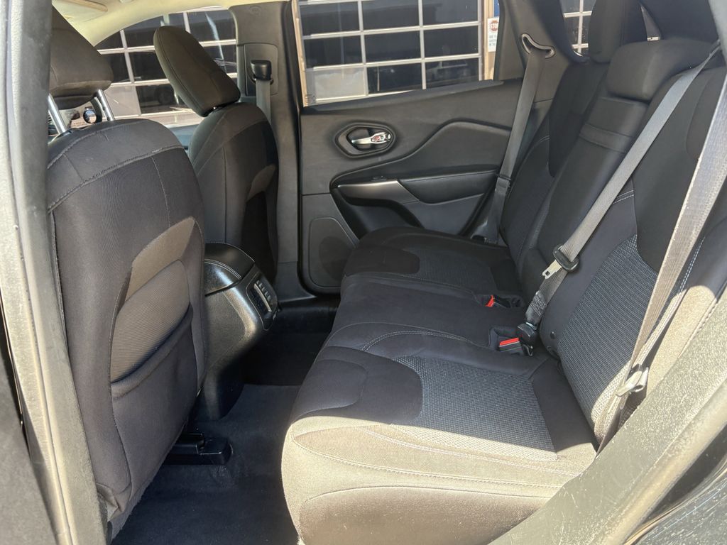 2019 Jeep Cherokee Latitude Black at Durrett Motor Company