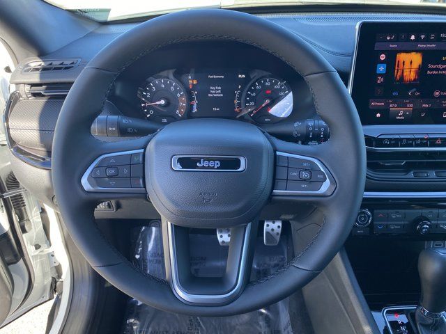 New 2026 White/off-white Jeep Latitude image 27