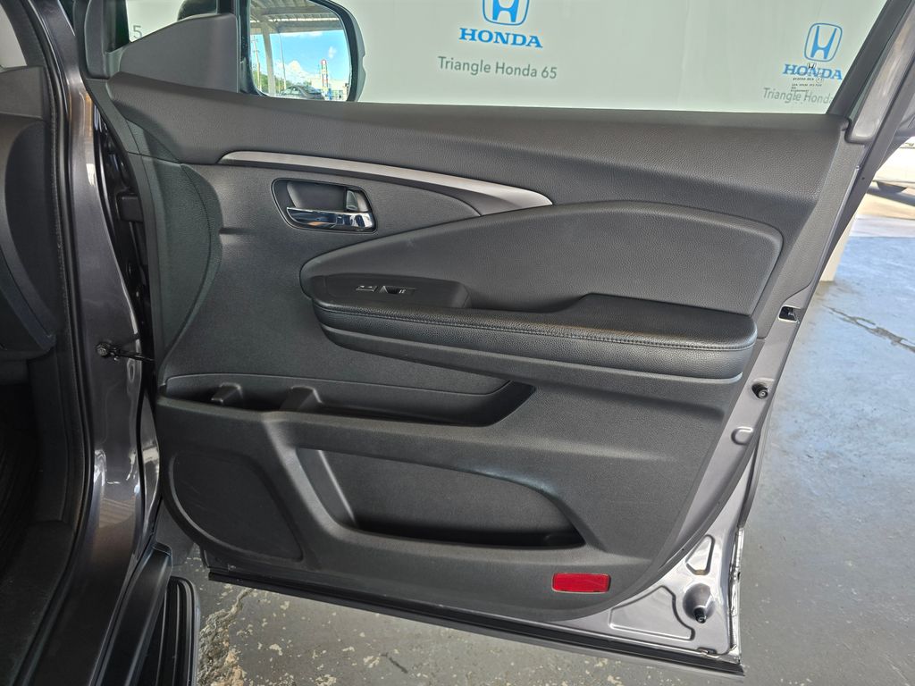 Thumbnail: 2016 Honda Pilot - 26