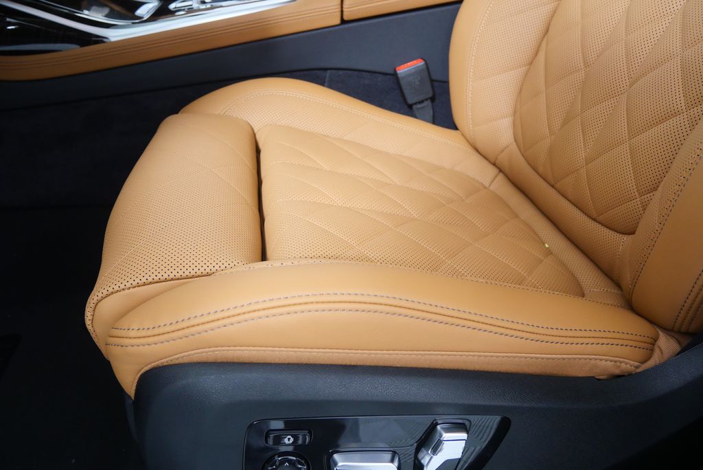 Thumbnail: 2026 BMW X7 - 9