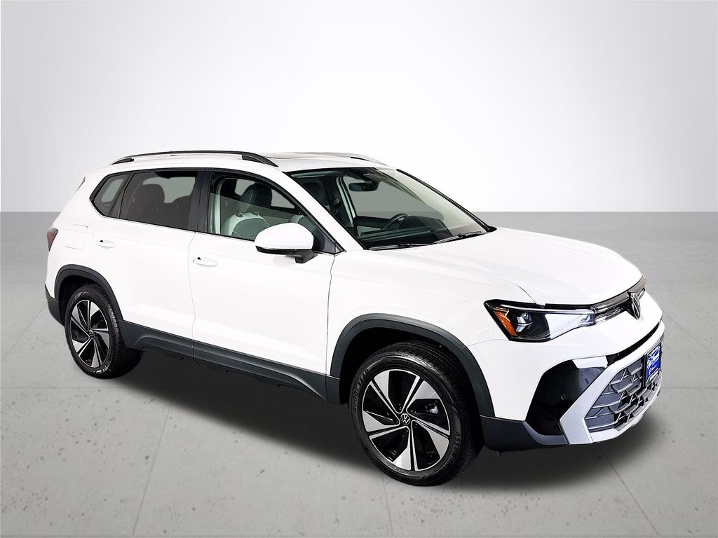 2025 Volkswagen Taos SE photo 4