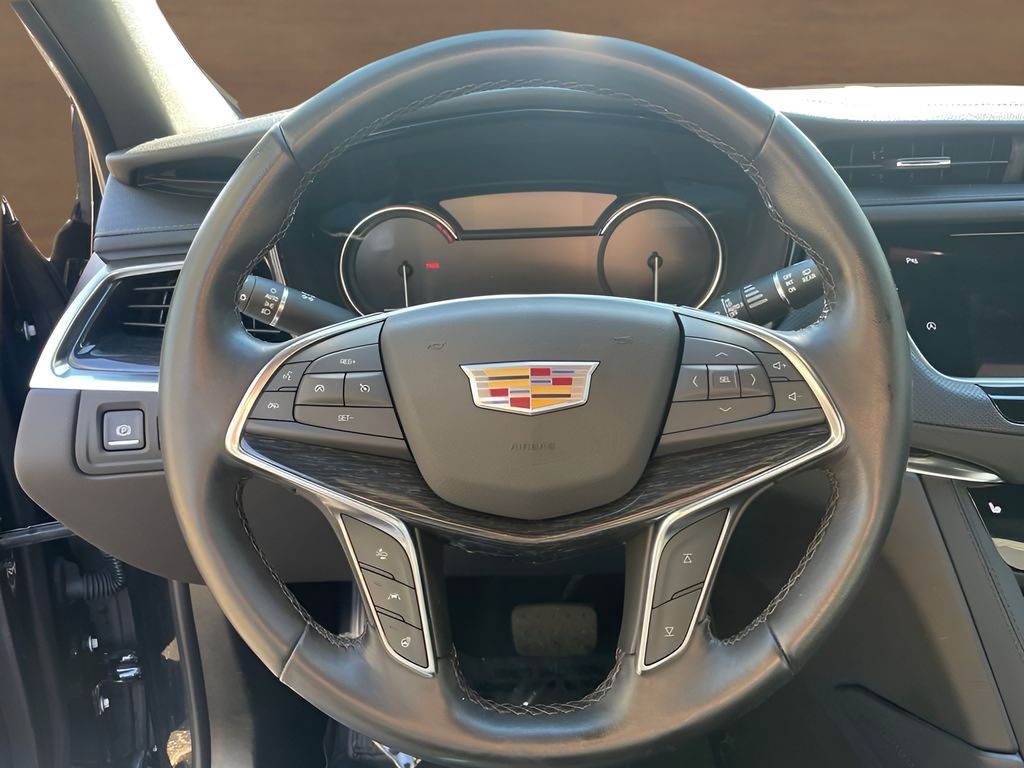 used 2022 Cadillac XT5 car, priced at $28,900