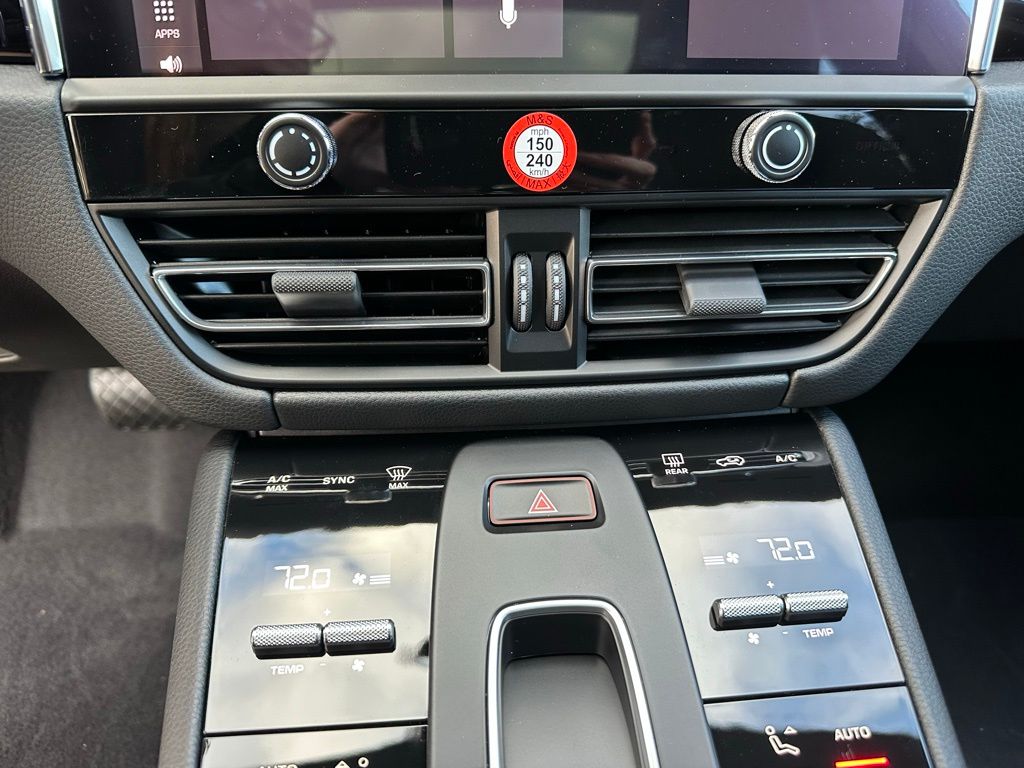 Thumbnail: 2026 Porsche Macan - 23