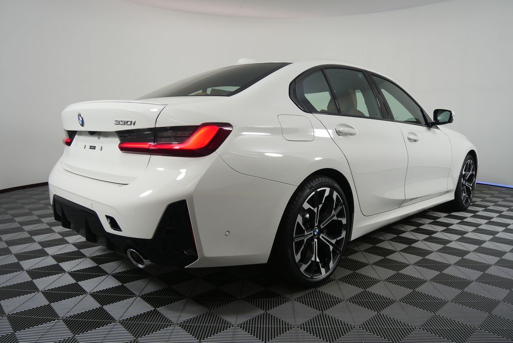 Thumbnail: 2026 BMW 3 Series - 3