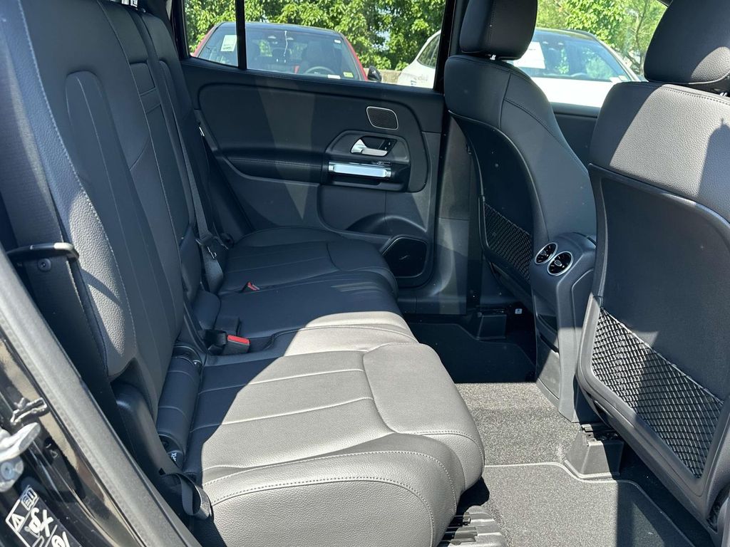 2024 Mercedes-Benz GLB 250 16