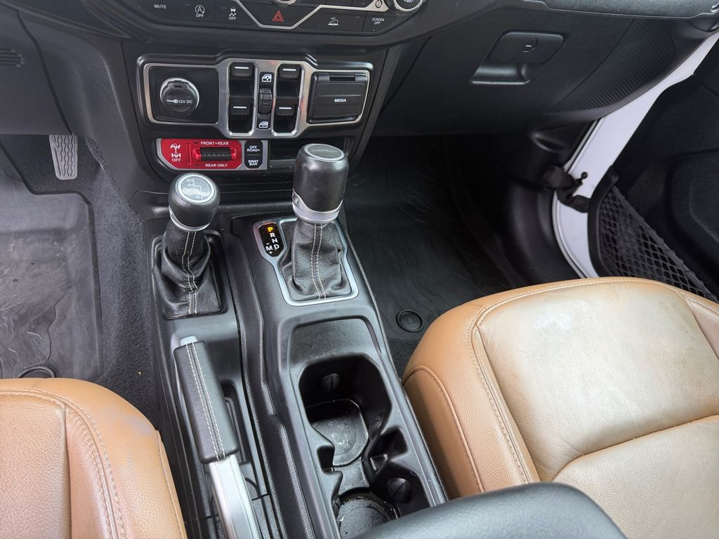 2020 Jeep Gladiator Rubicon White at Sutliff Volkswagen