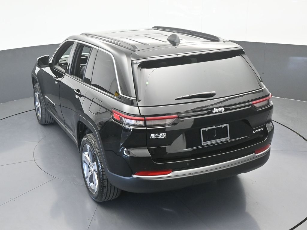 New 2026 Diamond Black Crystal Pearlcoat Jeep Limited image 45