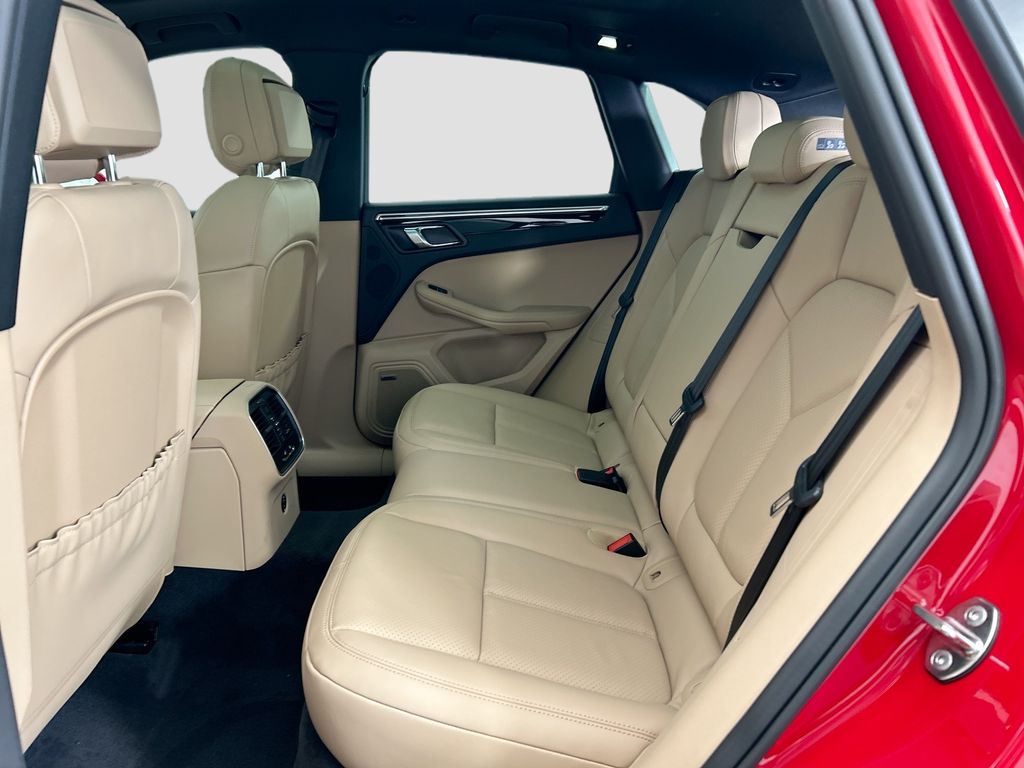 Thumbnail: 2026 Porsche Macan - 19