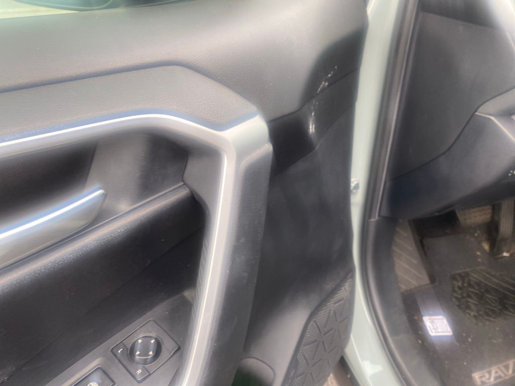 2020 Toyota RAV4 XLE 8