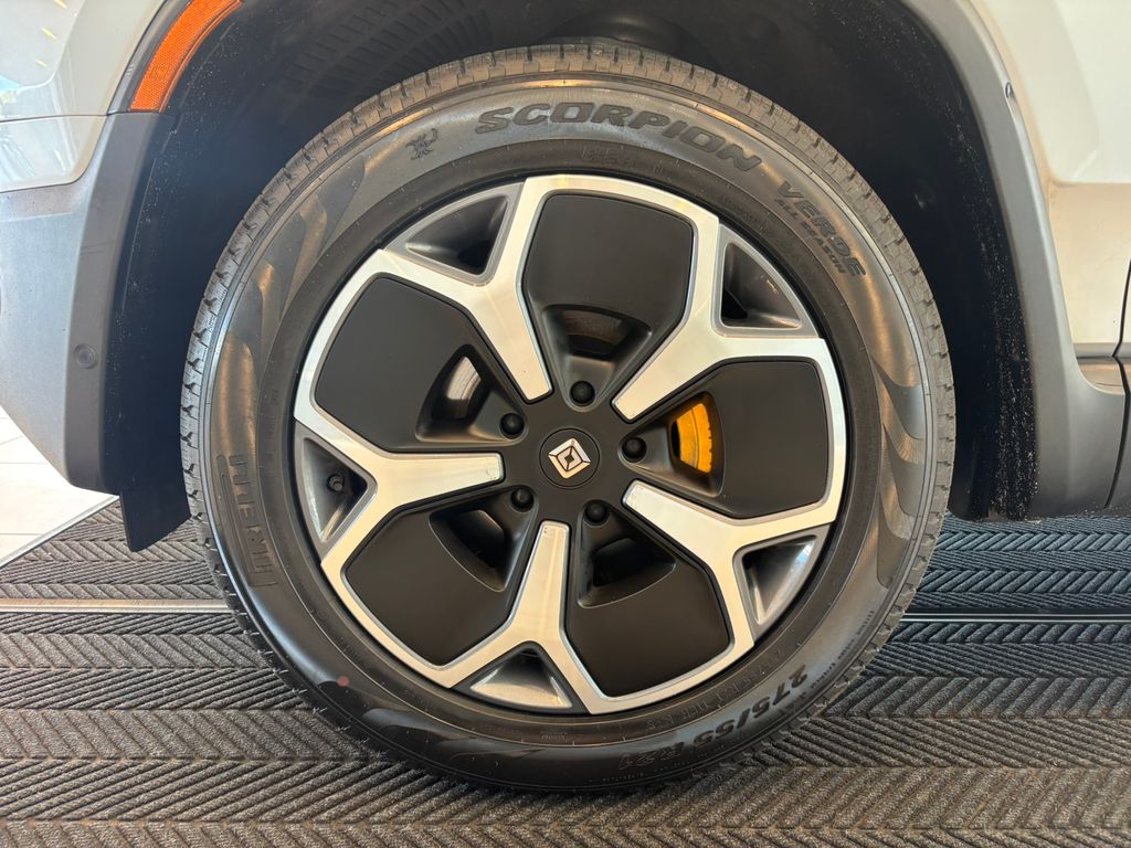 2024 Rivian R1S Adventure
