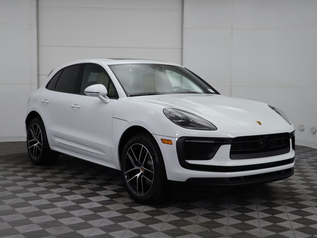 2025 Porsche Macan  3