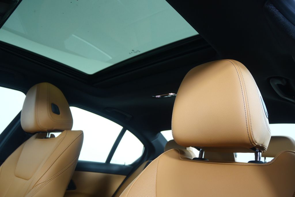 Thumbnail: 2025 BMW 3 Series - 12