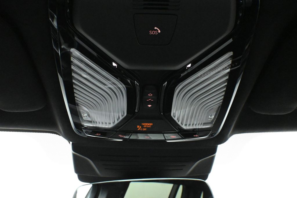 Thumbnail: 2027 BMW X7 - 21