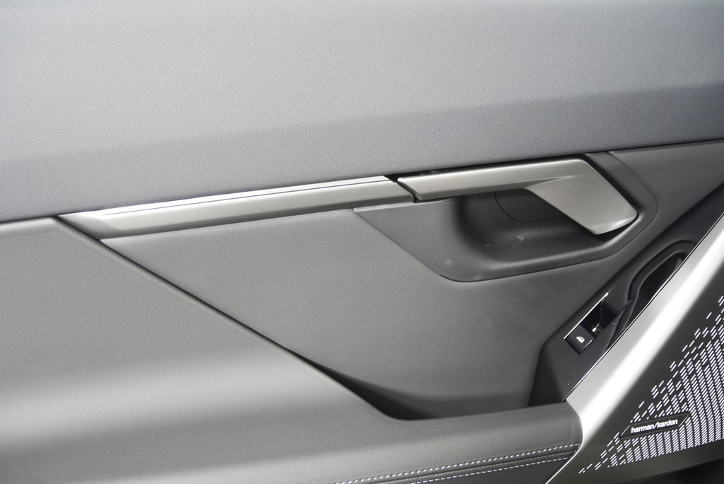 Thumbnail: 2026 BMW i5 - 13