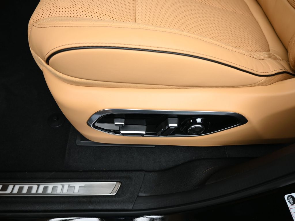 New 2025 Diamond Black Crystal Pearlcoat Jeep Summit image 16