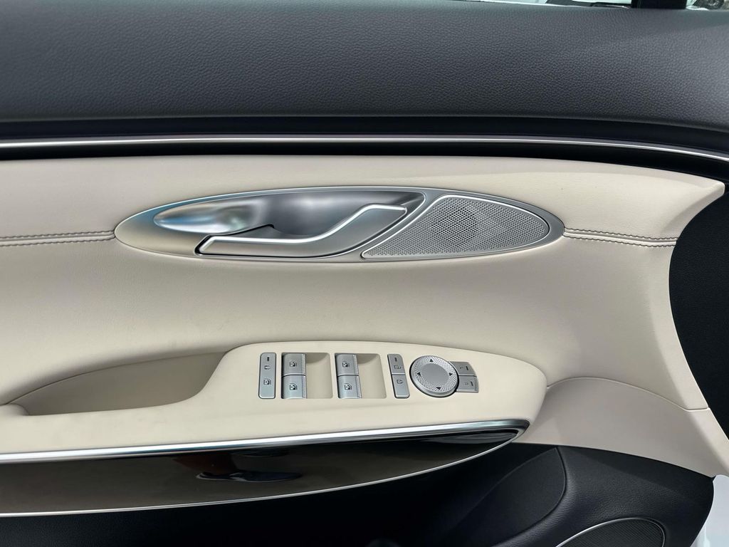 New 2026 White Genesis 2.5T image 20