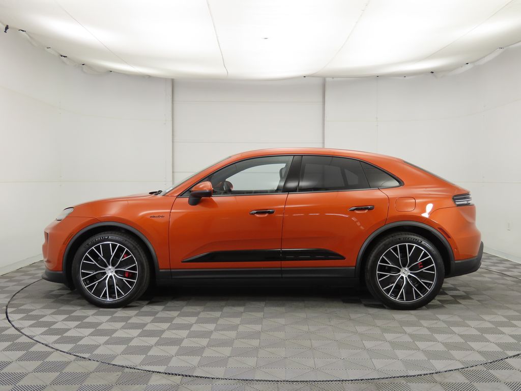 Thumbnail: 2025 Porsche Macan - 2