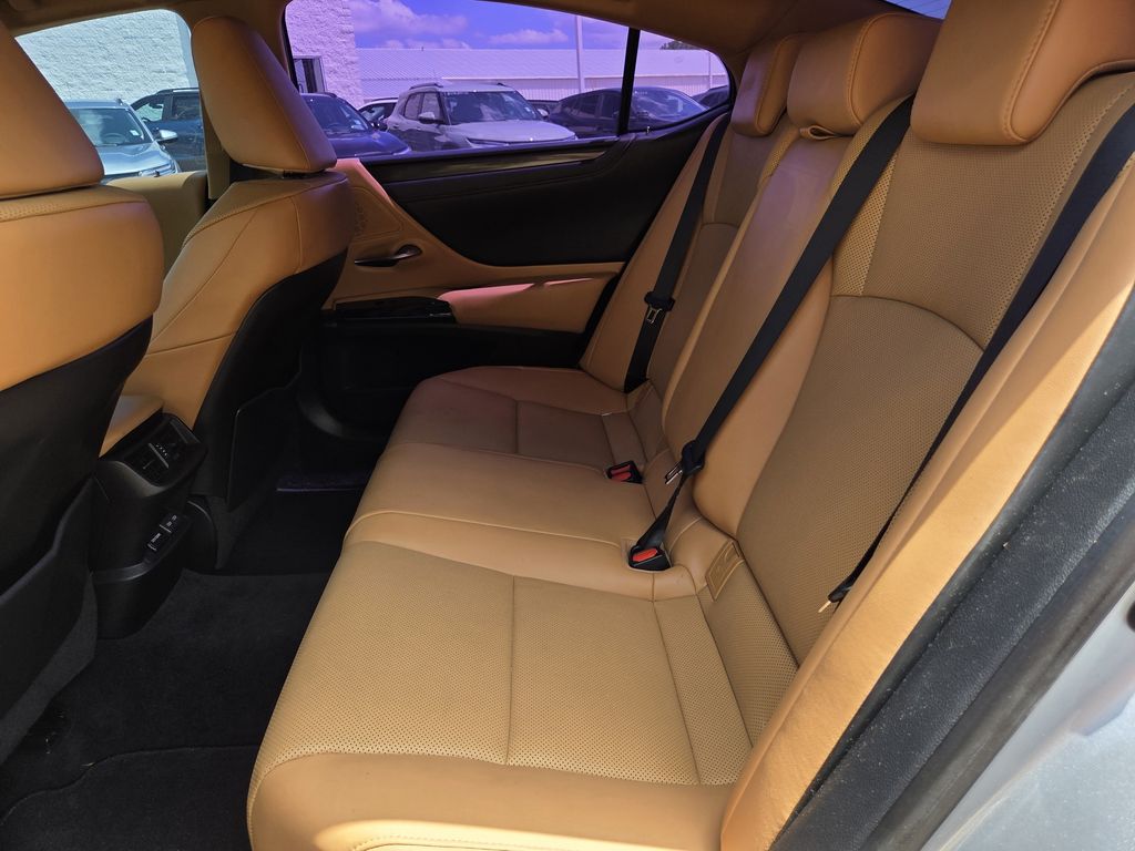 Used 2022 Lexus ES Sedan
