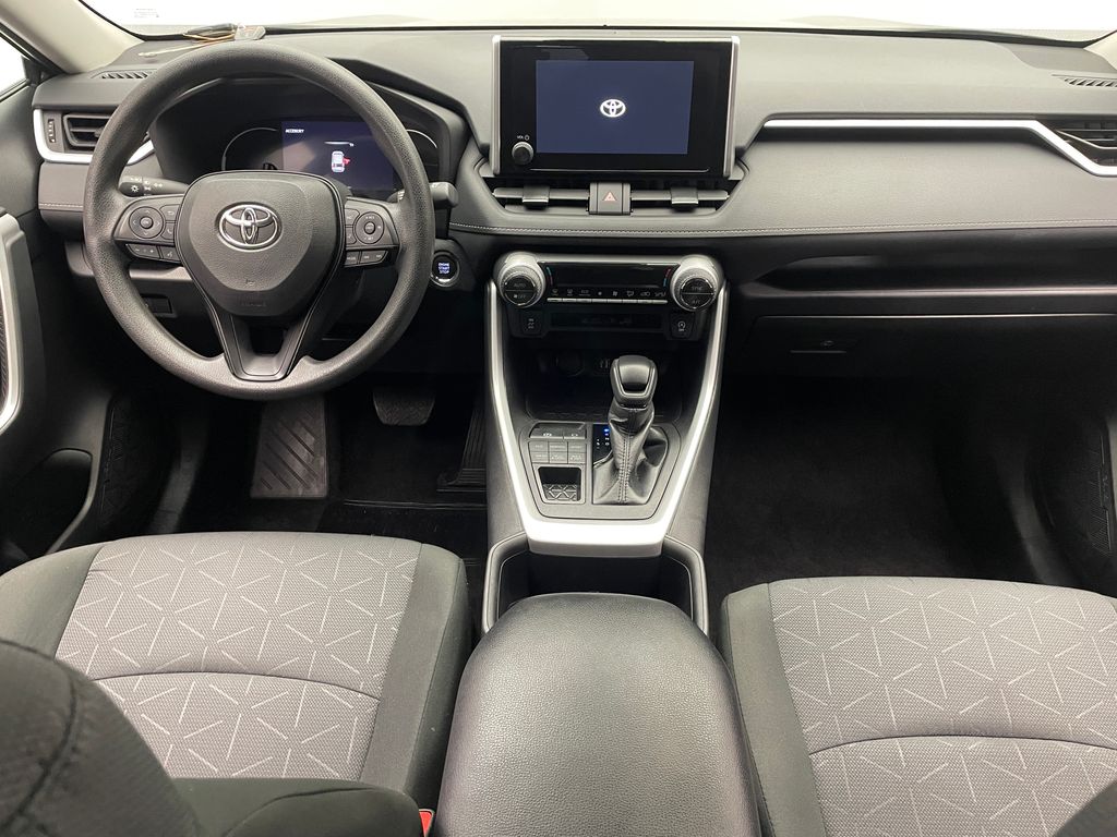 2024 Toyota RAV4 XLE 26