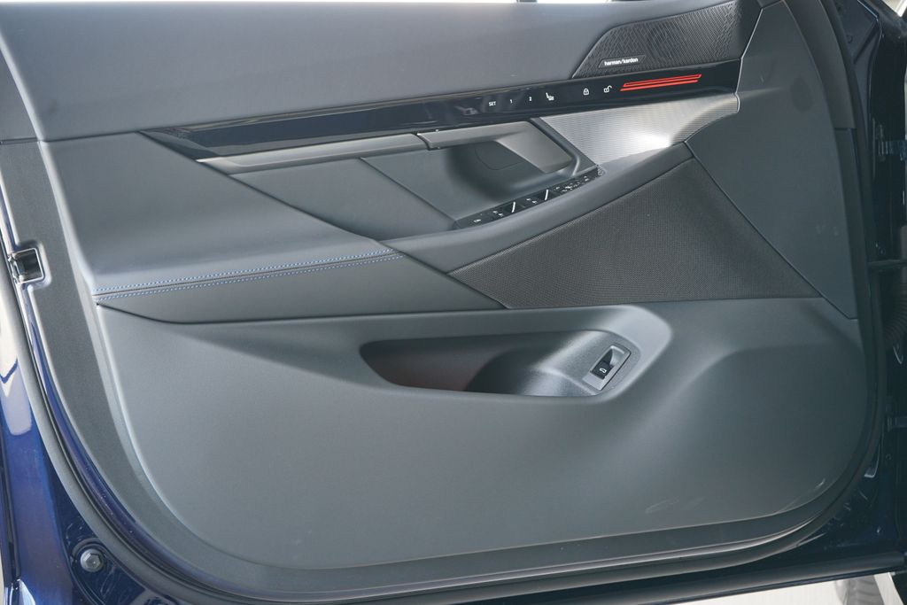 Thumbnail: 2026 BMW 5 Series - 10