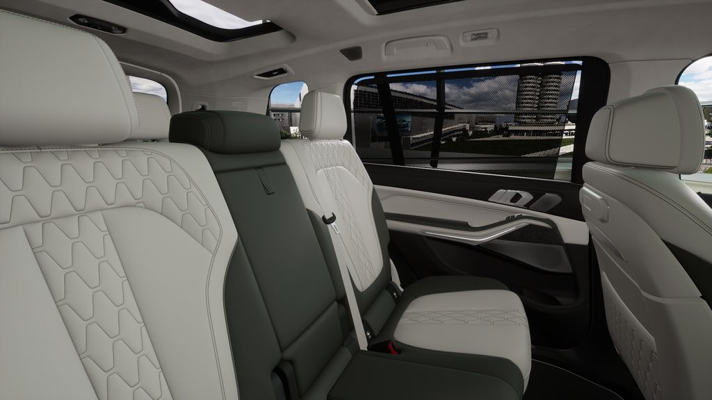 Thumbnail: 2026 BMW X7 - 12