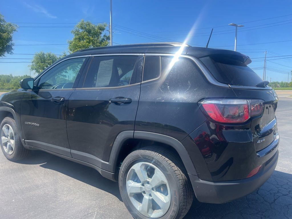 Used 2019 Black Jeep Latitude image 9