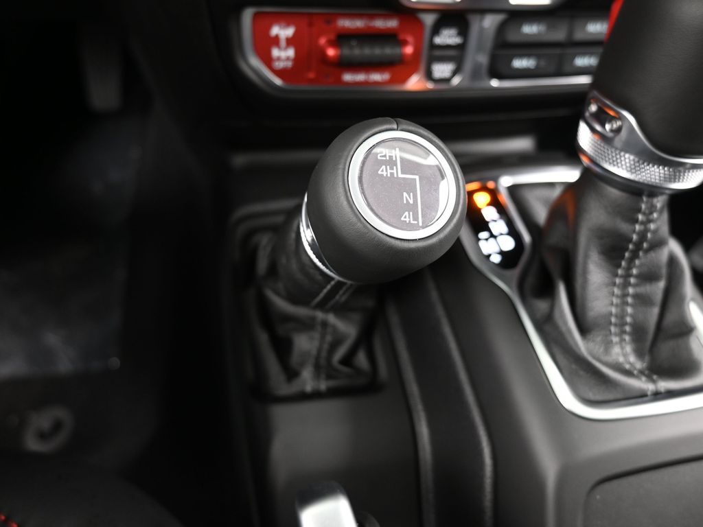 New 2026 Bright White Clearcoat Jeep Rubicon image 21