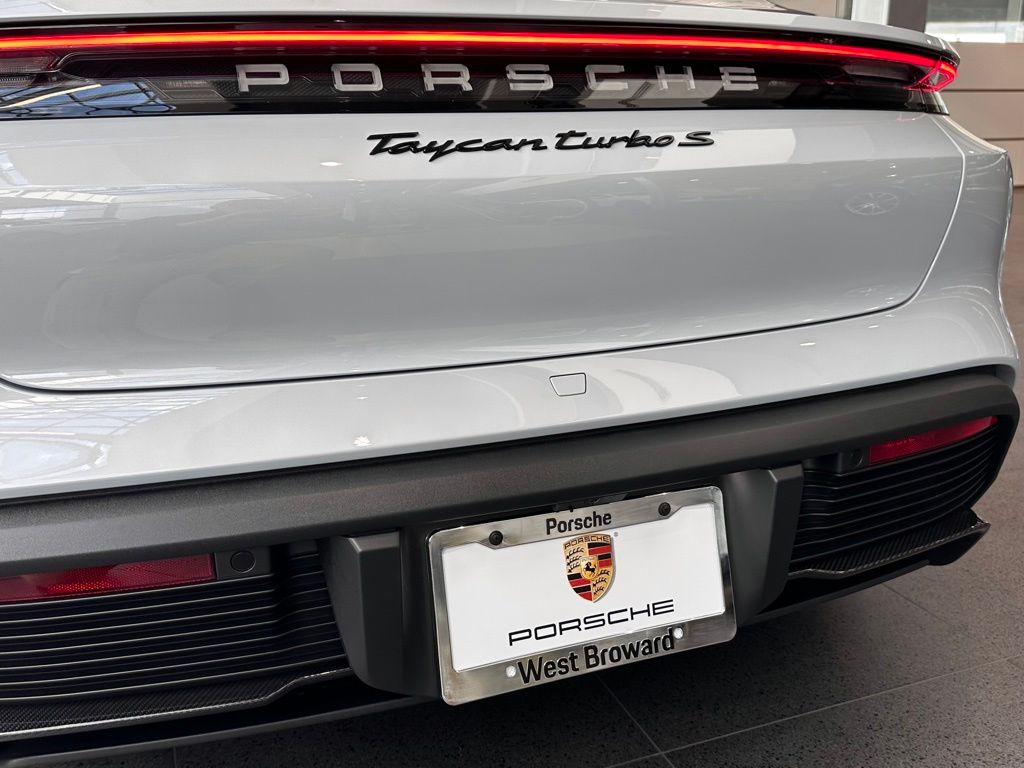 2024 Porsche Taycan Turbo S 10