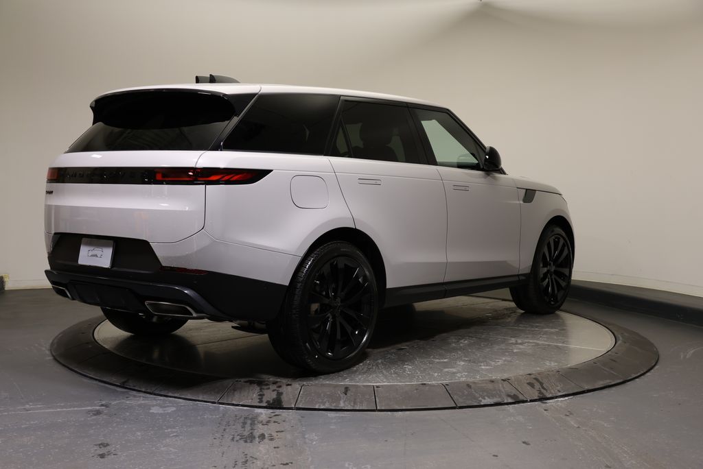 Thumbnail: 2026 Land Rover Range Rover Sport - 5